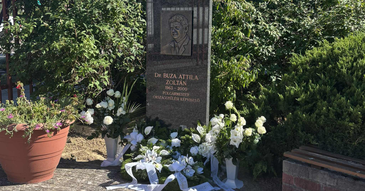 Emlékmű avatás